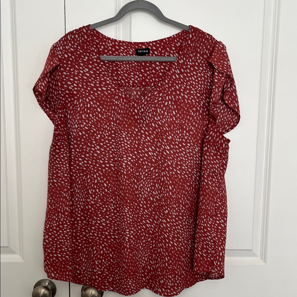 Torrid Coral and White Speckled Tulip Sleeve Blouse